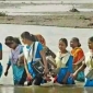 প্লাবিত ভাটির মানুষ ও ফসল বাঁচানোর দাবিতে মানব বন্ধন