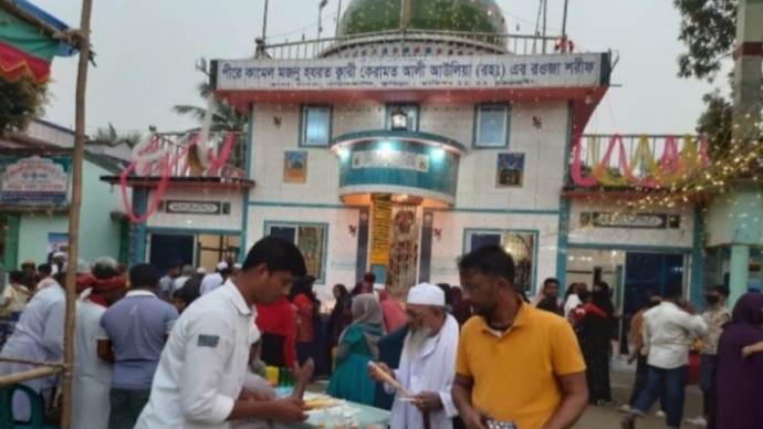 পীরে কামেল মজনু হযরত ক্বারী কেরামত আলী আউলিয়া (রহ.) এর ৬৭তম ওরশের শেষ হলো