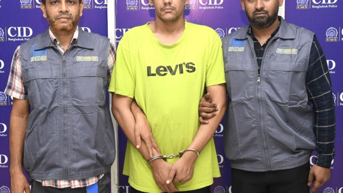 ডলার প্রতারক চক্রের মূল হোতা গ্রেফতার