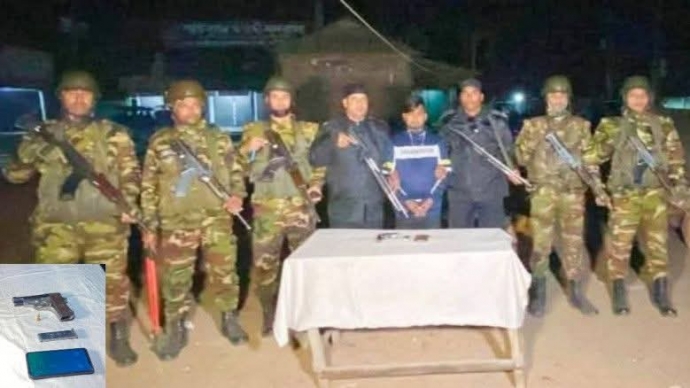 Lঅস্ত্র-গুলিসহ যৌথবাহিনীর হাতে যুবক গ্রেপ্তার